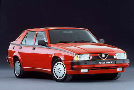 Alfa Romeo 75: 3 фото