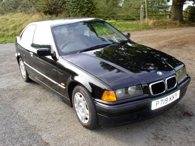 BMW 316i Compact: 9 фото