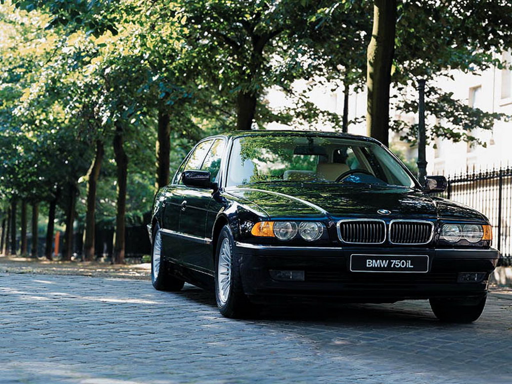 BMW 750iL: 8 фото