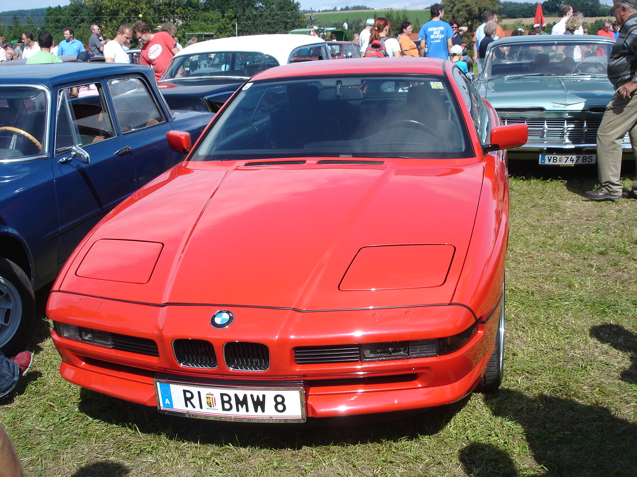 BMW 850i: 9 фото