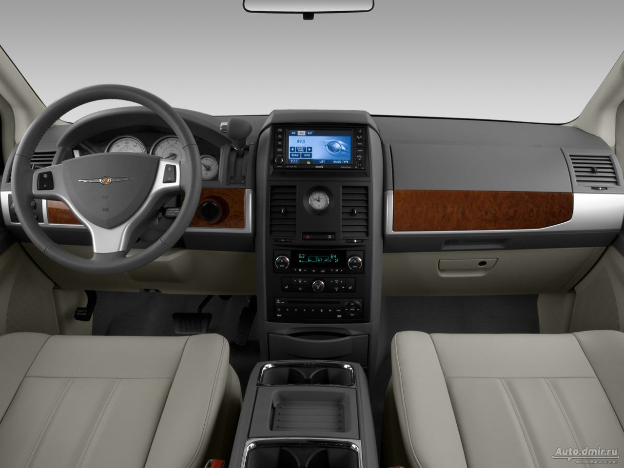 Chrysler Town & Country: 10 фото