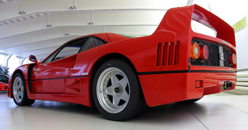 Ferrari F40: 7 фото