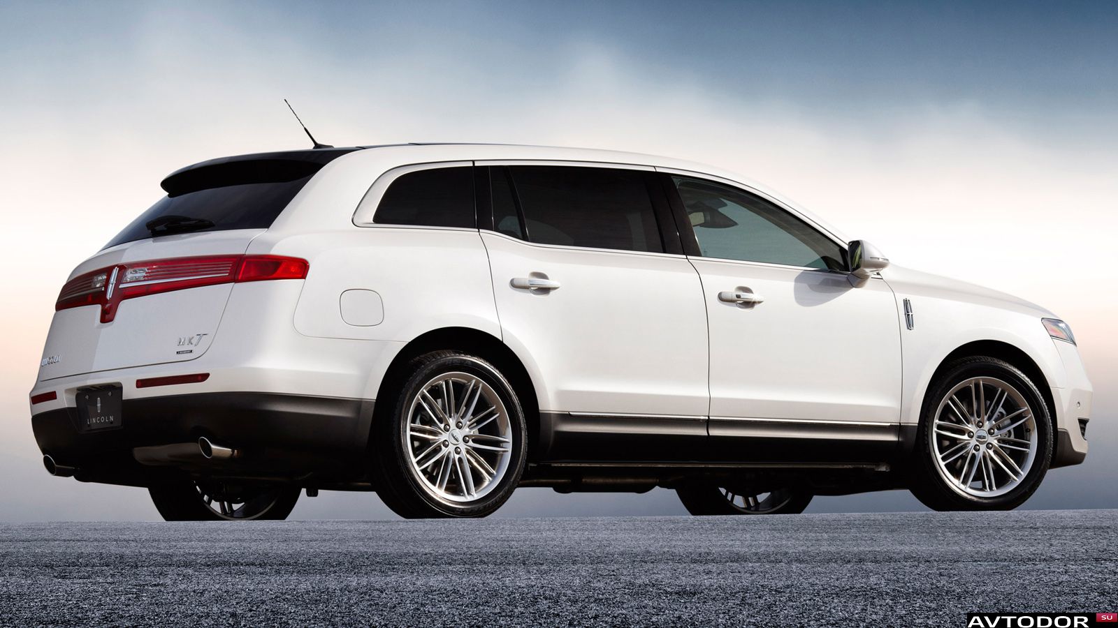 Lincoln MKT: 3 фото