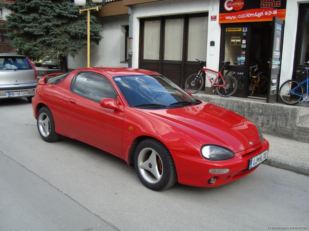 Mazda MX-3: 9 фото