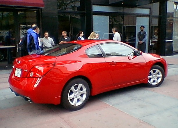 Nissan Altima Coupe: 2 фото