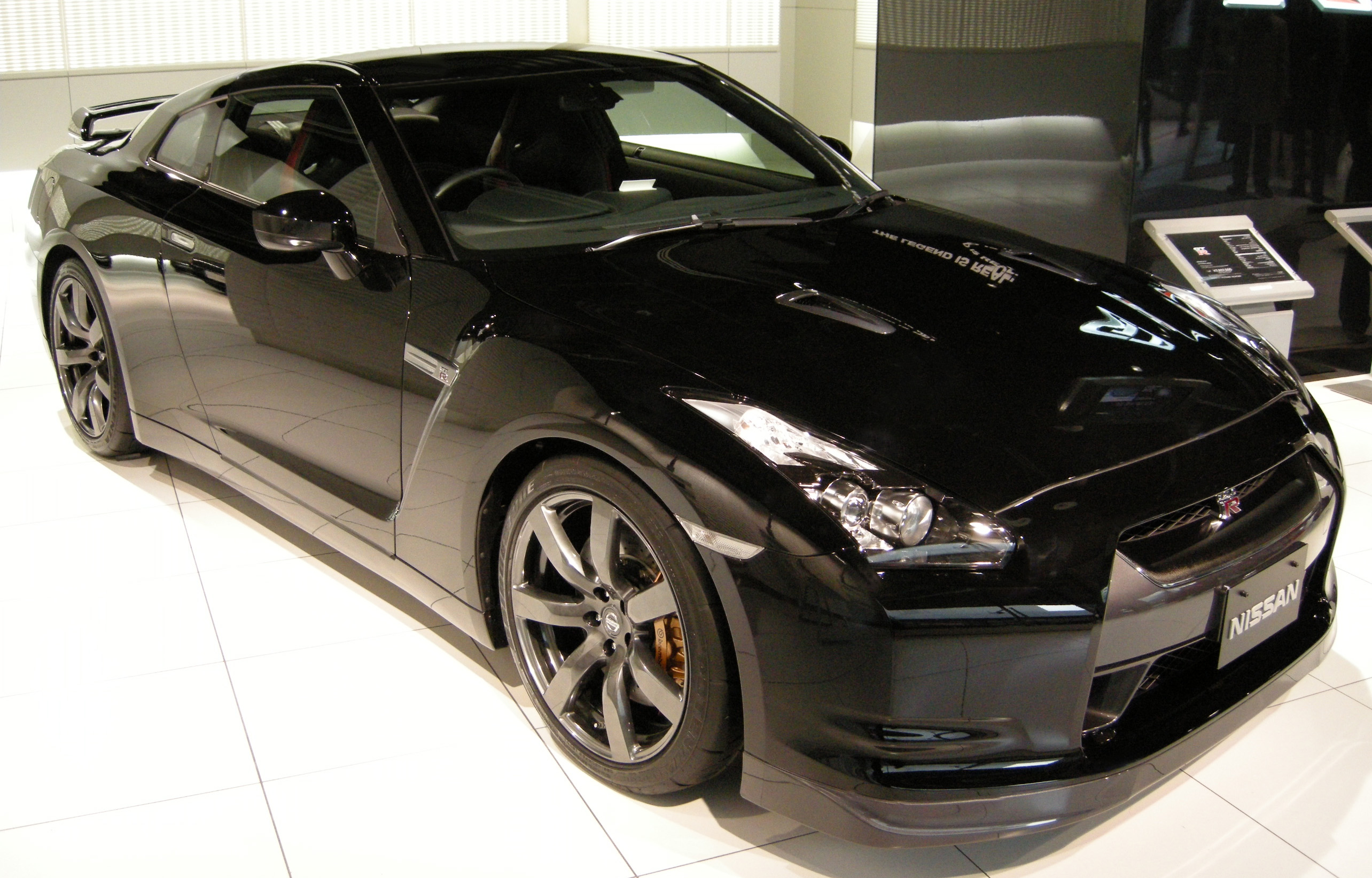 Nissan GT-R: 5 фото