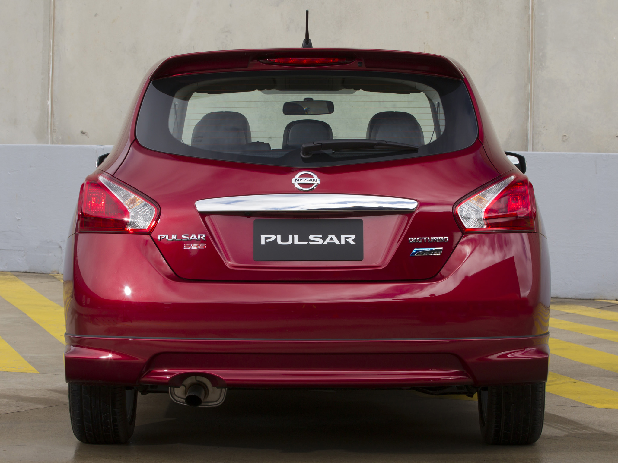 Nissan Pulsar: 4 фото