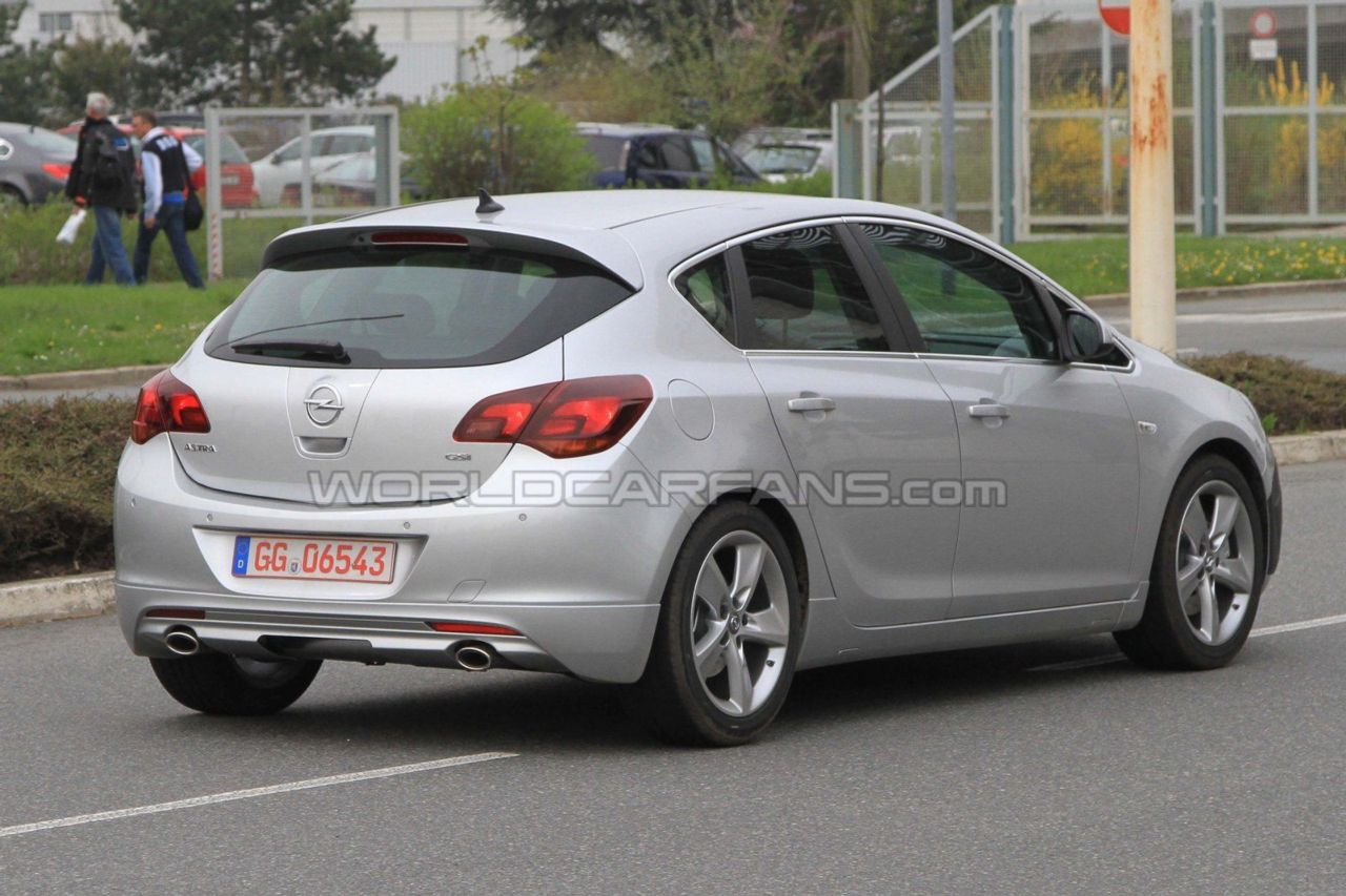 Opel Astra GSi: 8 фото