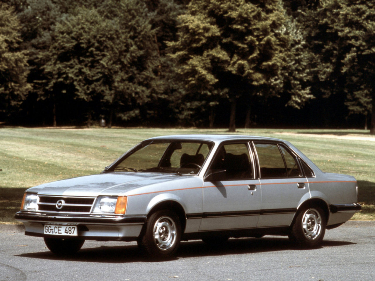 Opel Commodore: 6 фото