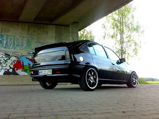 Opel Kadett GSi: 4 фото
