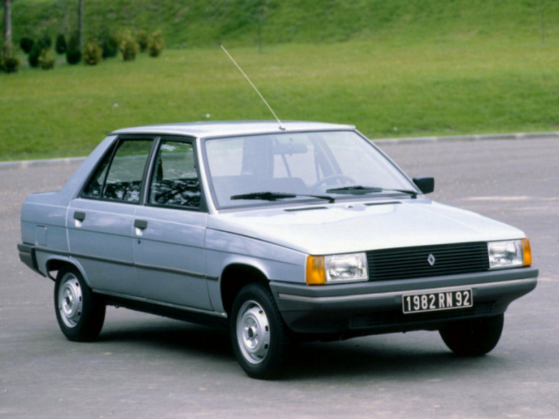 Renault 9: 9 фото