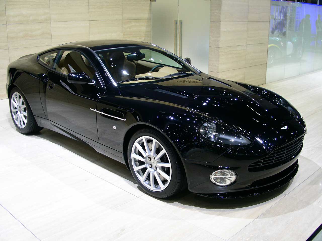 Автомобиль Aston Martin V12 Vanquish: Фото #01 из 15 ...