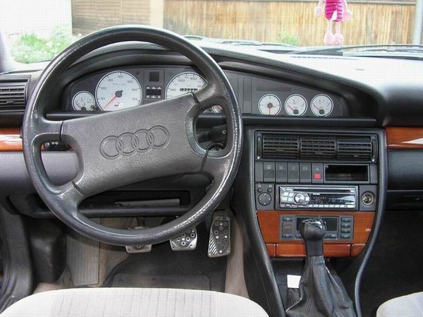 Audi A6 C4: 3 фото