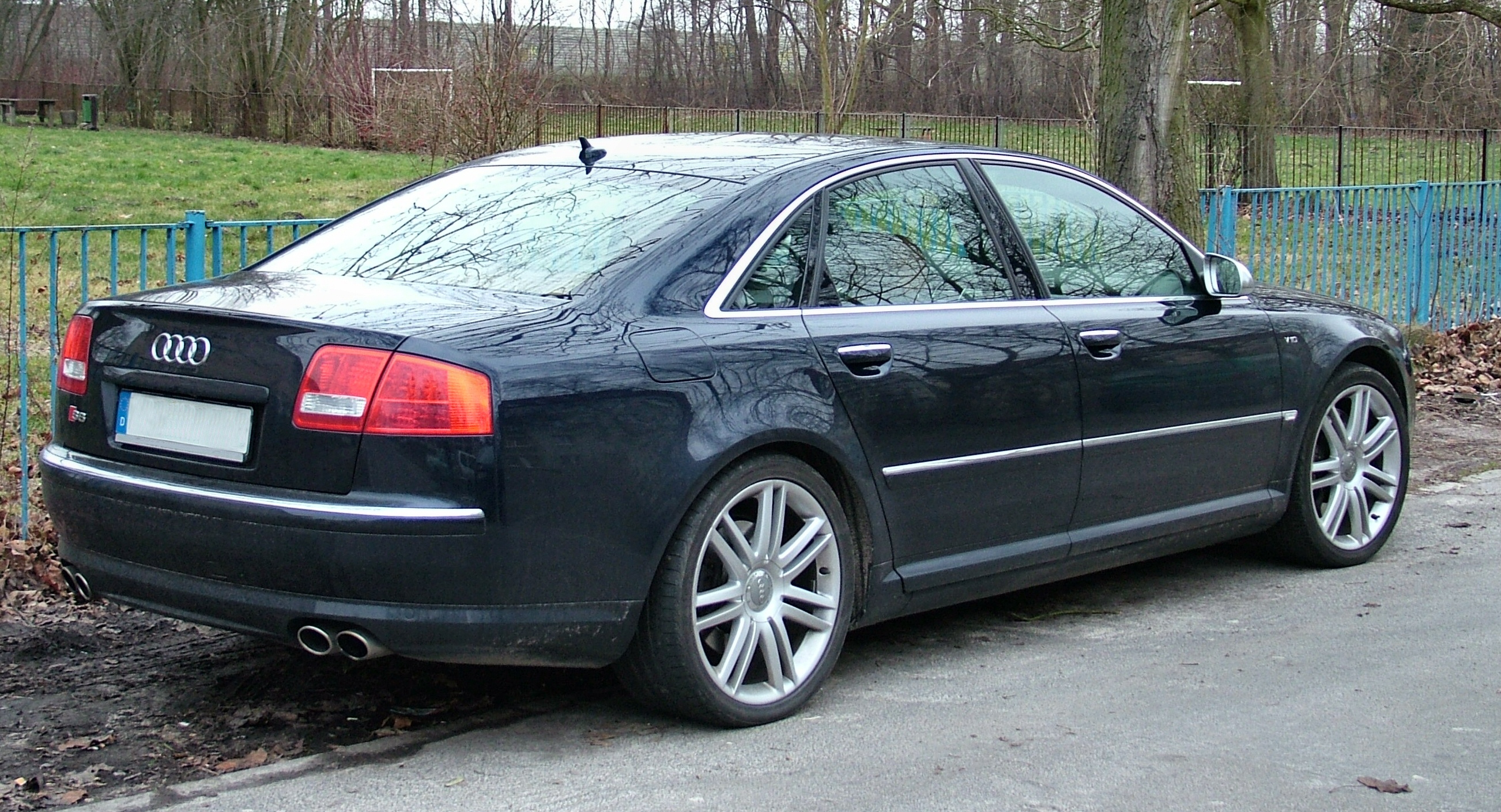 Audi S8 D3: 4 фото