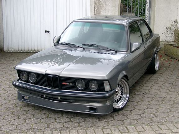 BMW 3-series E21: 2 фото