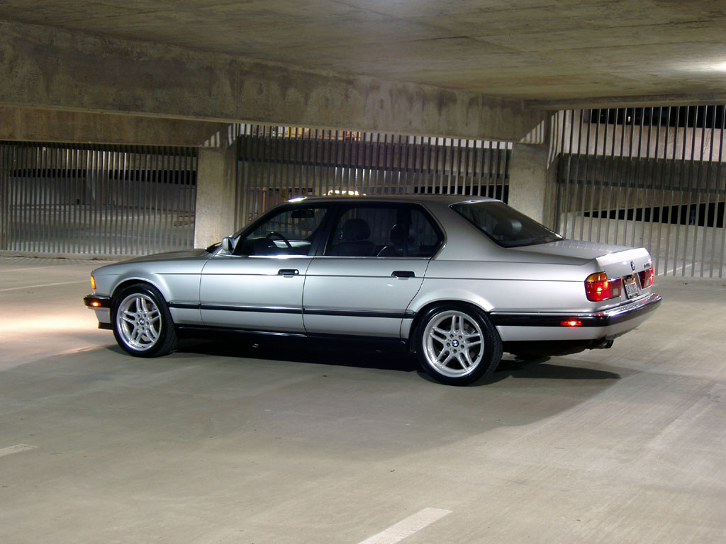 BMW 7-series E32: 2 фото
