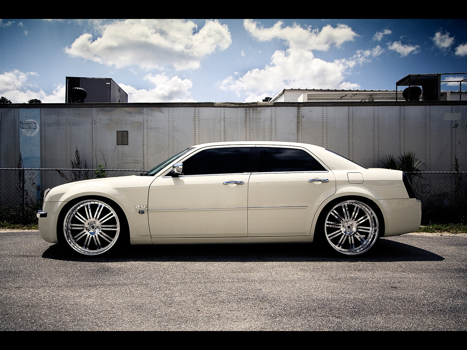 Chrysler 300C: 7 фото