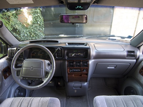 Chrysler Grand Voyager: 9 фото
