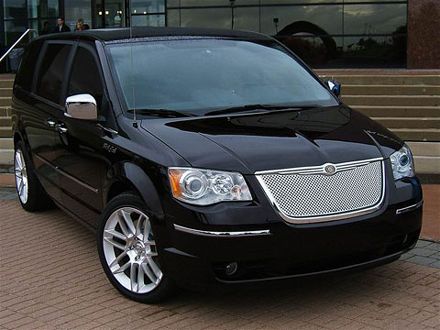 Chrysler Town and Country: 9 фото