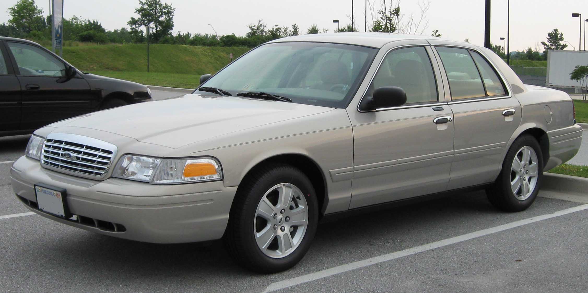 Ford Crown Victoria: 6 фото