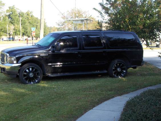 Ford Excursion: 8 фото