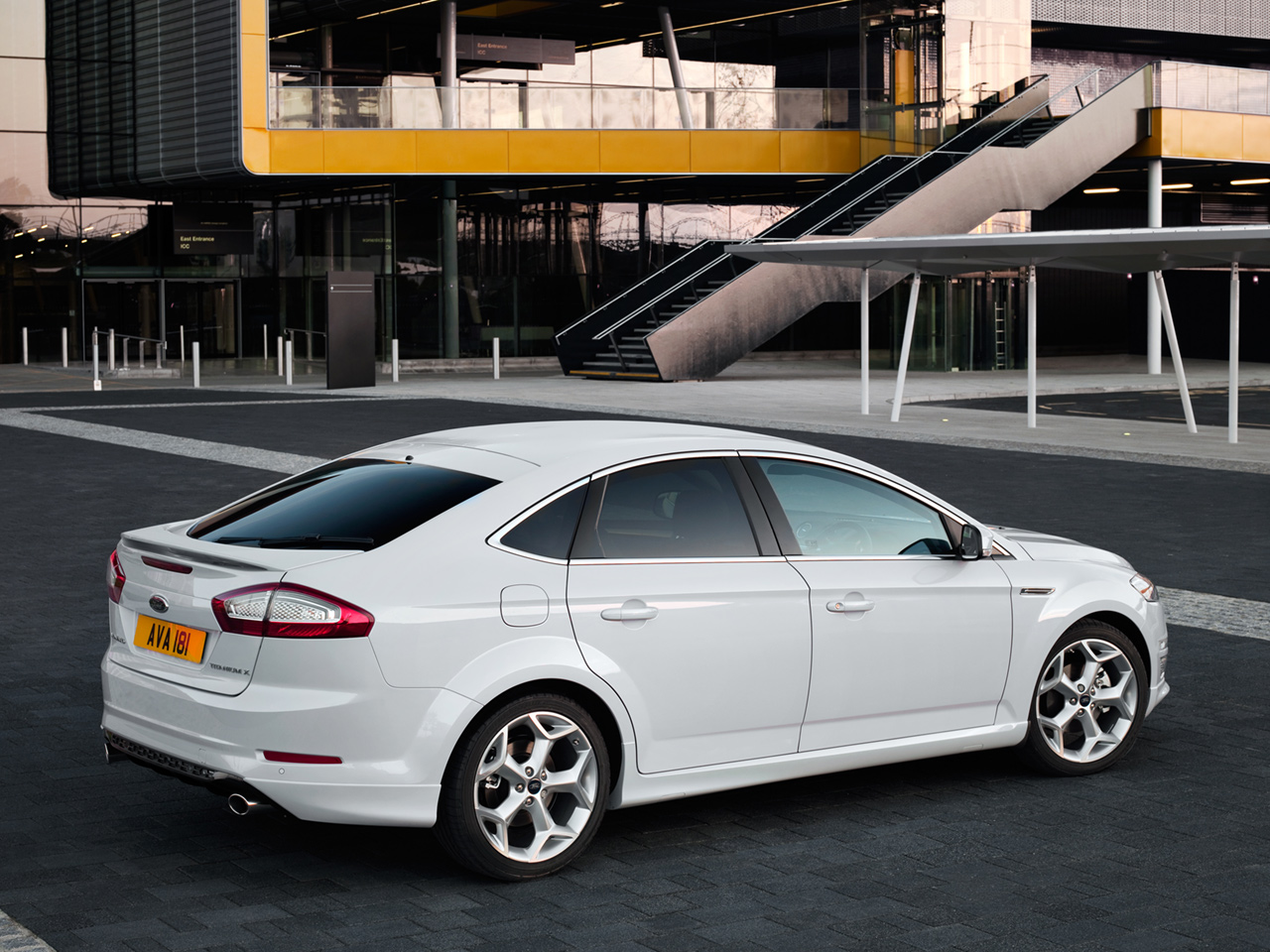 Ford Mondeo Hatchback: 4 фото