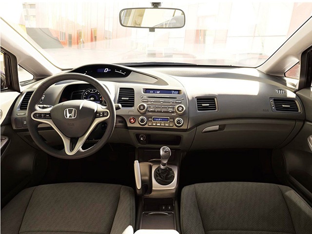 Honda Civic 4D: 2 фото