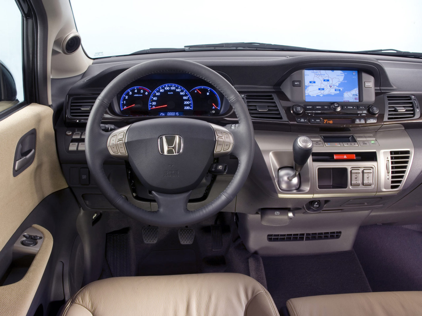 Honda FR-V: 5 фото