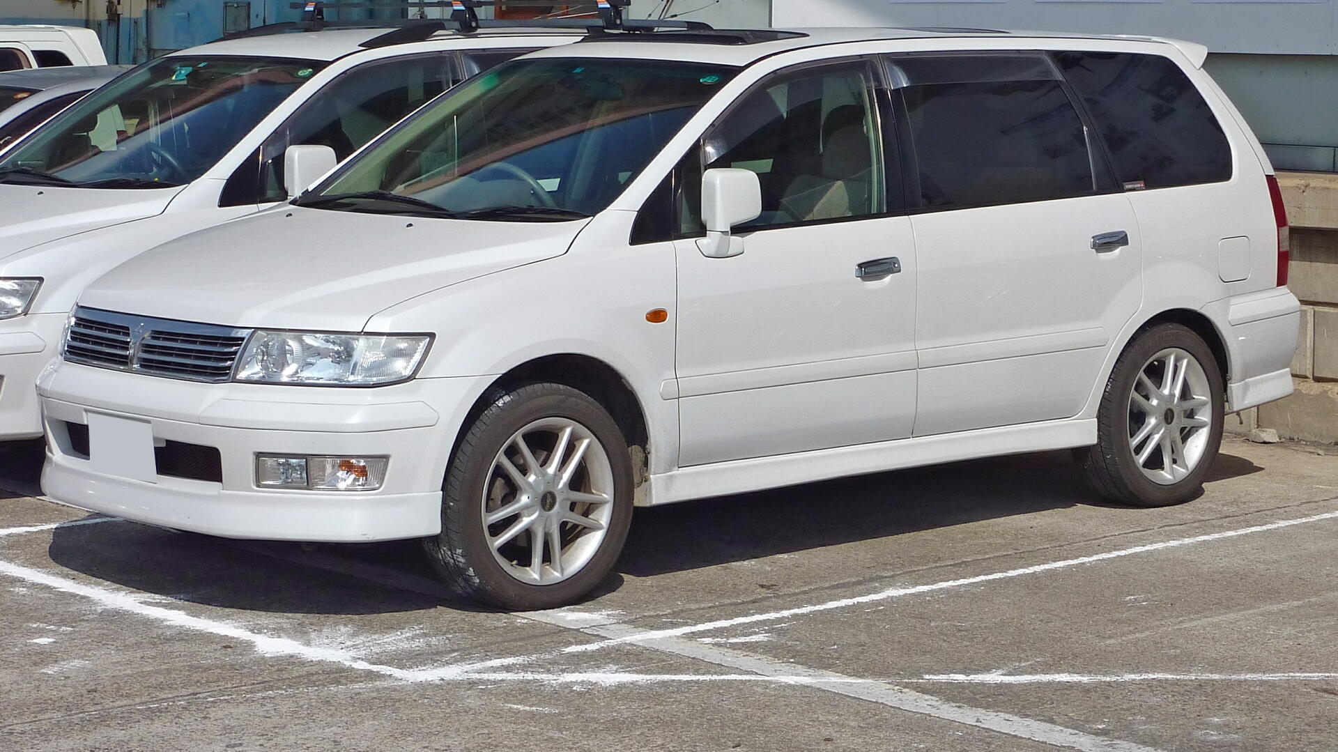 Mitsubishi Chariot Grandis: 6 фото