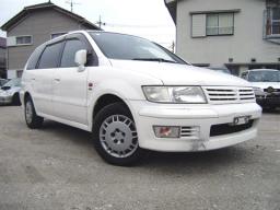 Mitsubishi Chariot: 12 фото