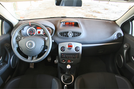 Renault Clio II: 9 фото