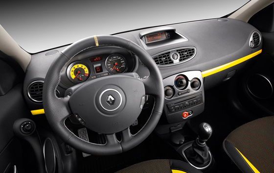 Renault Clio RS: 4 фото