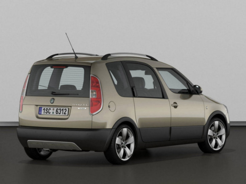 Skoda Roomster Scout: 11 фото