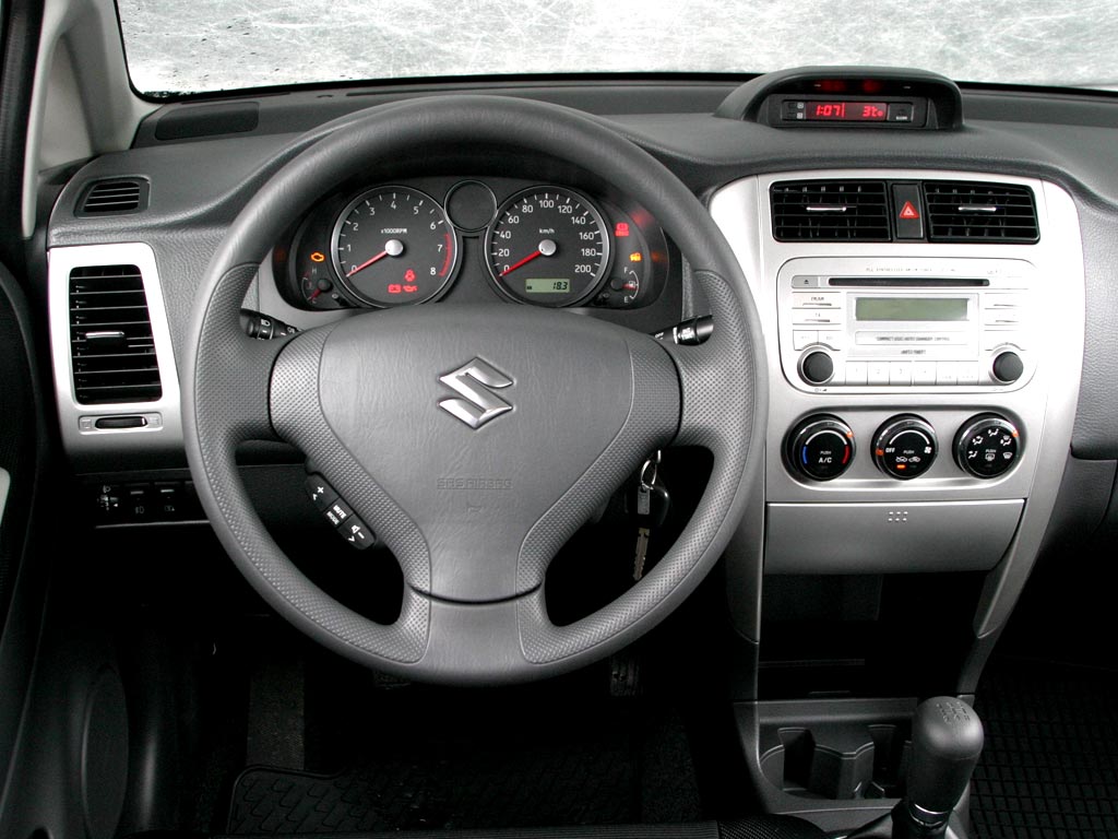 Suzuki Liana Sedan: 3 фото