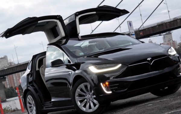 Tesla model X: цена в России, характеристики: 4 фото