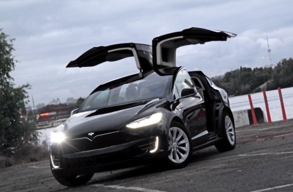 Tesla model X: цена в России, характеристики: 5 фото