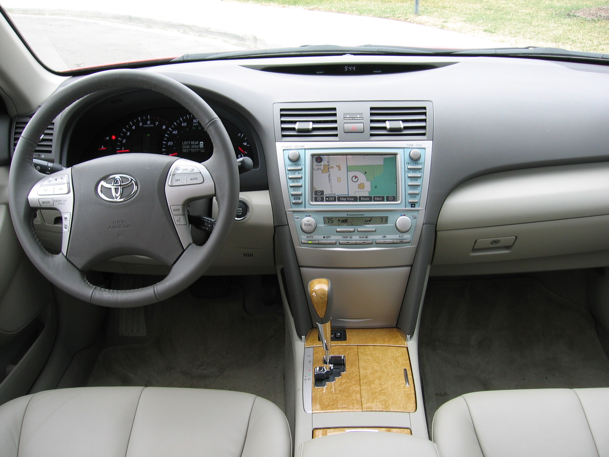 Toyota Camry V: 3 фото