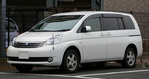 Toyota ISis: 3 фото