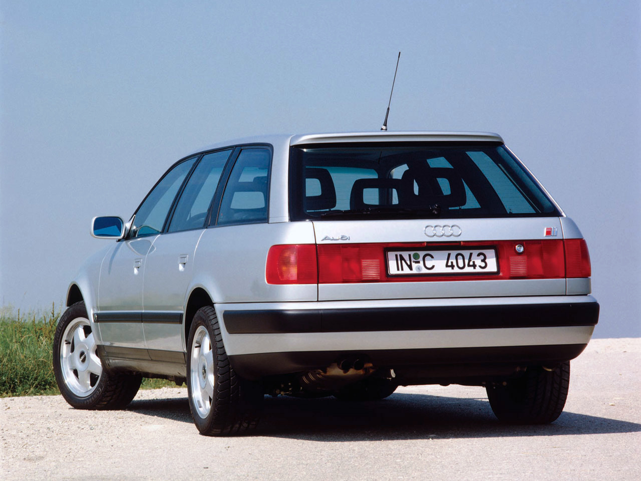 Audi 100 Avant: 8 фото