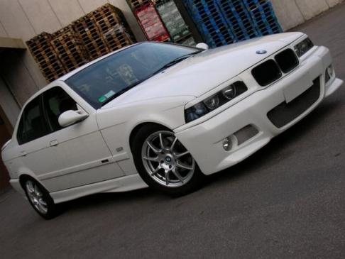 BMW 318: 6 фото