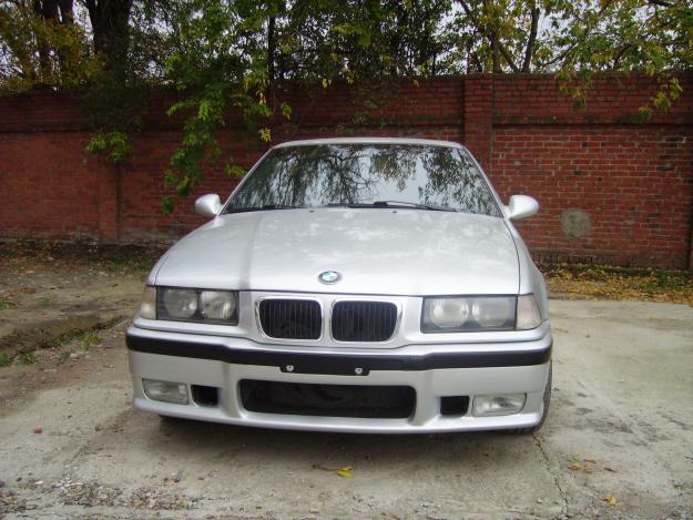 BMW 323: 9 фото