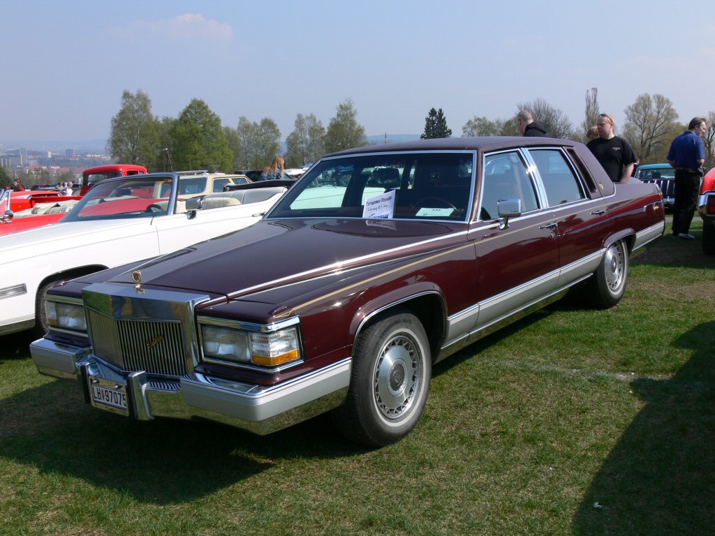 Cadillac Fleetwood Brougham: 4 фото