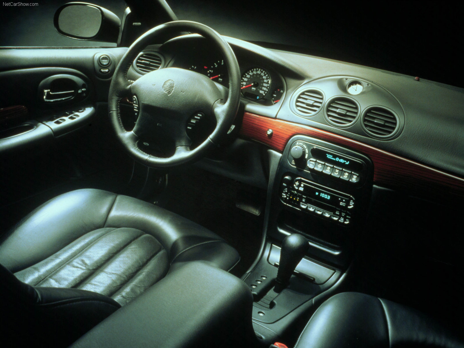 Chrysler 300 M: 4 фото
