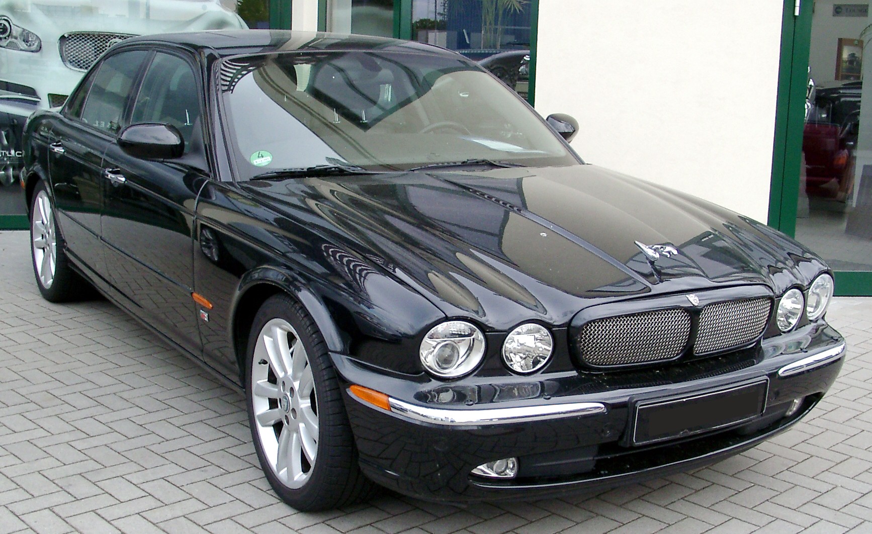 Jaguar XJR: 3 фото