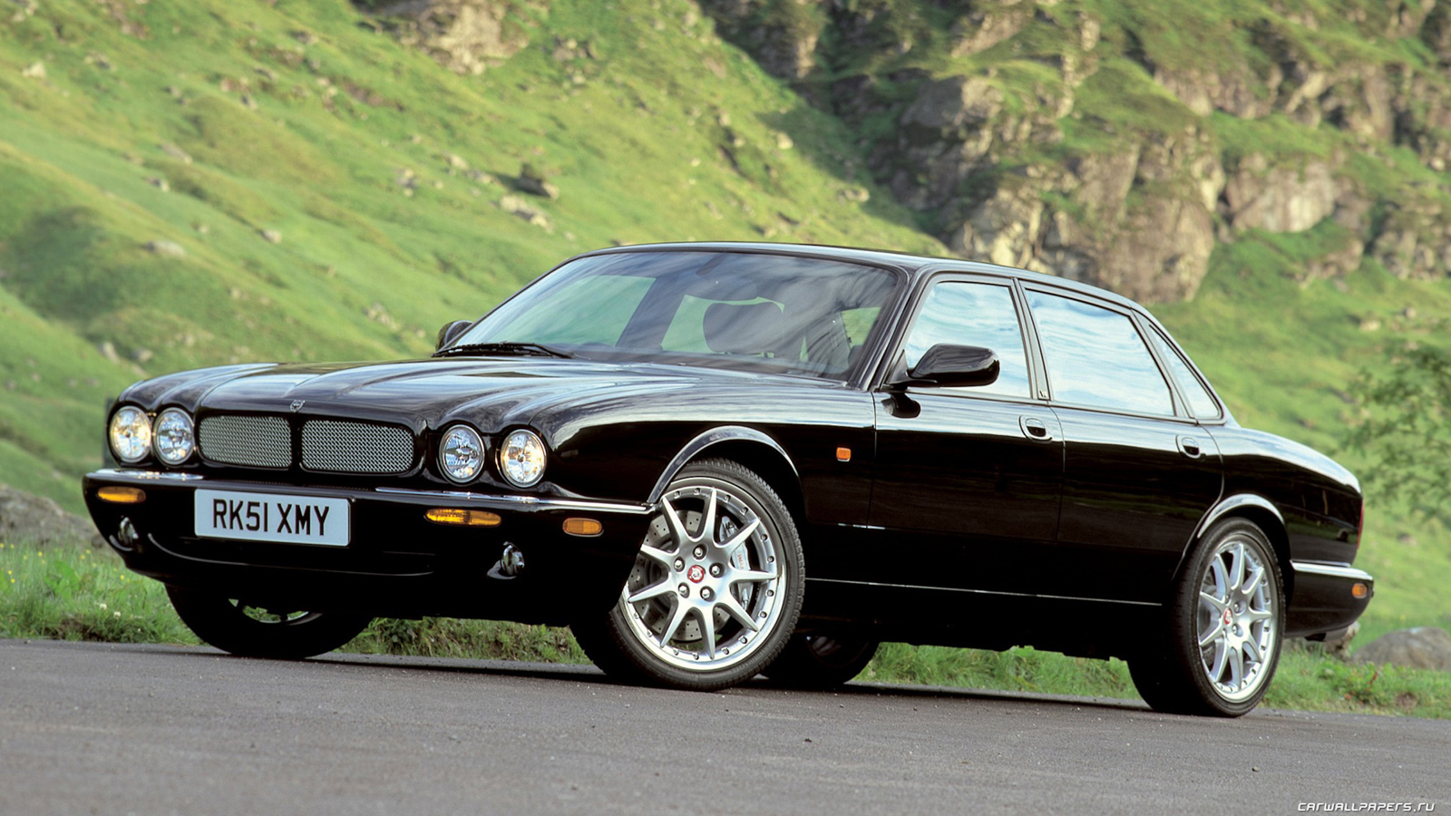 Jaguar XJR: 10 фото