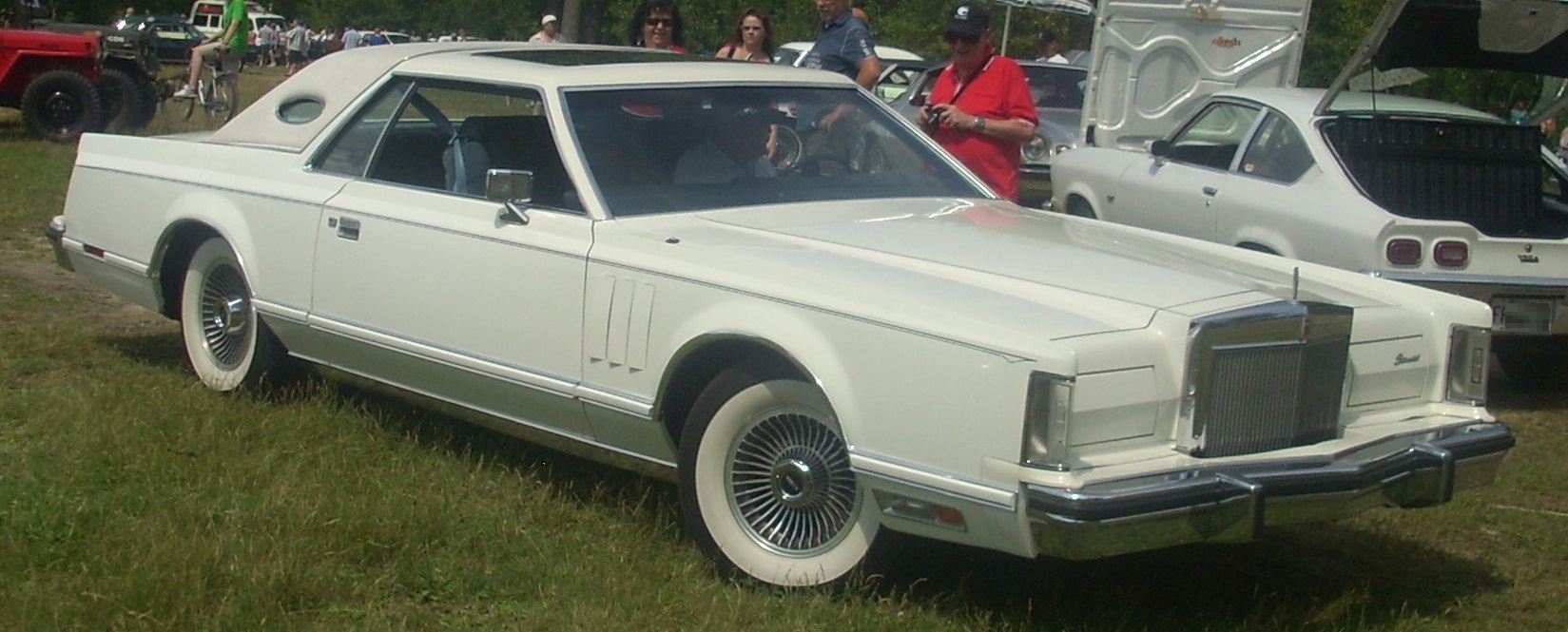 Lincoln Continental Mark V: 7 фото