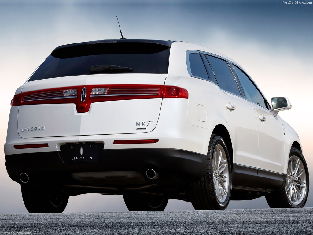 Lincoln MKT: 7 фото