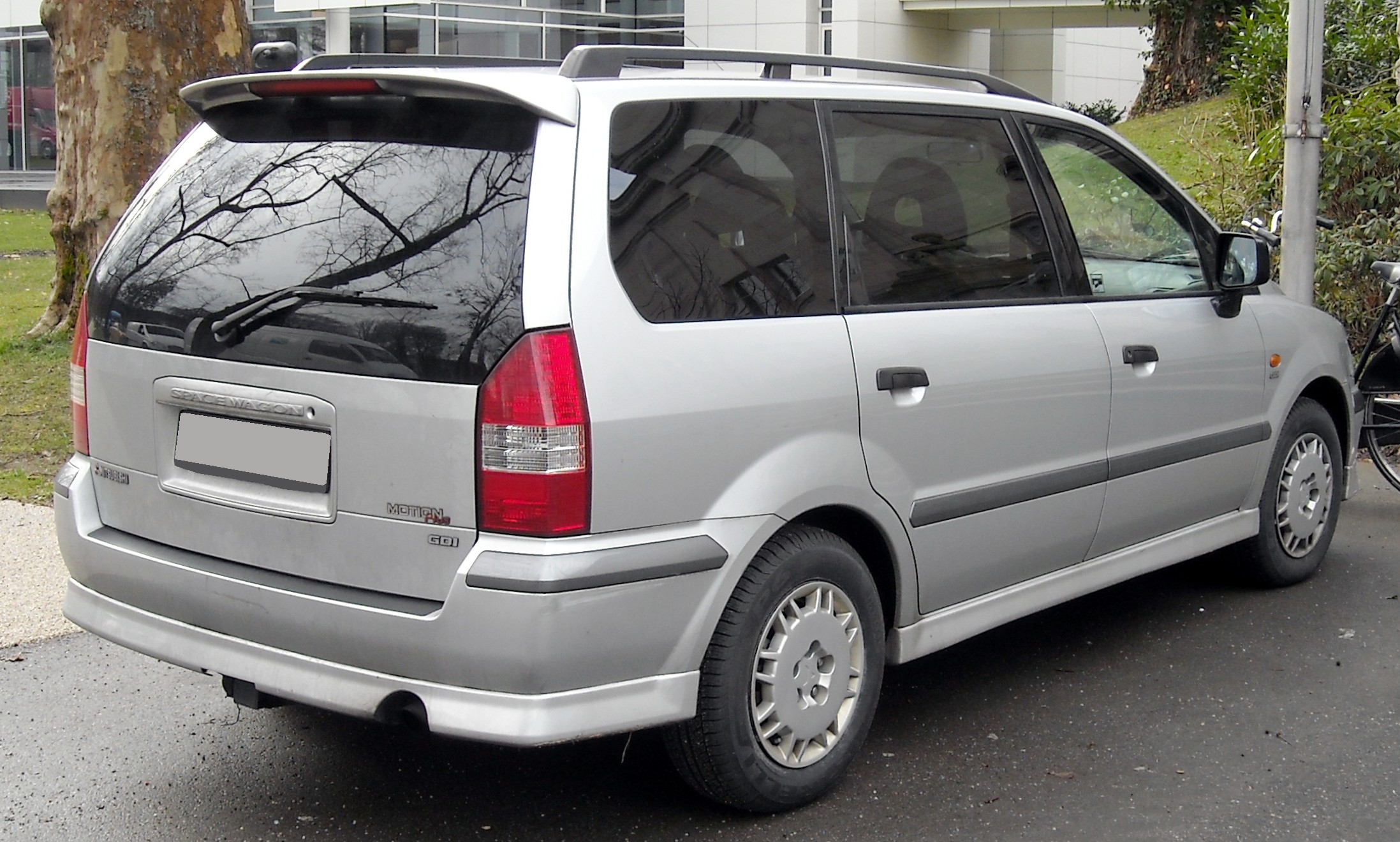 Mitsubishi Space Wagon - 2195 x 1320, 12 из 17