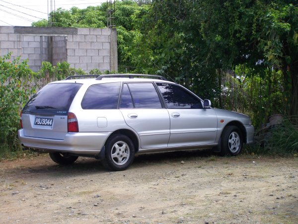 Mitsubishi Wagon: 8 фото
