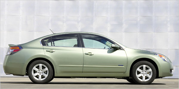 Nissan Altima Hybrid: 6 фото